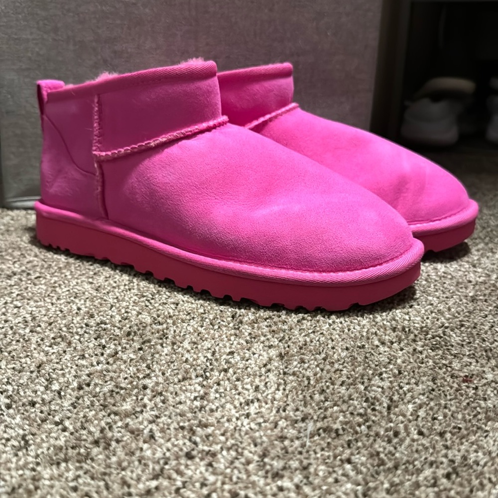 UGG Ultra Mini boots *Carnation size 8 NEW
